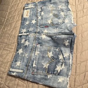 Super cute Levi stars short shorts